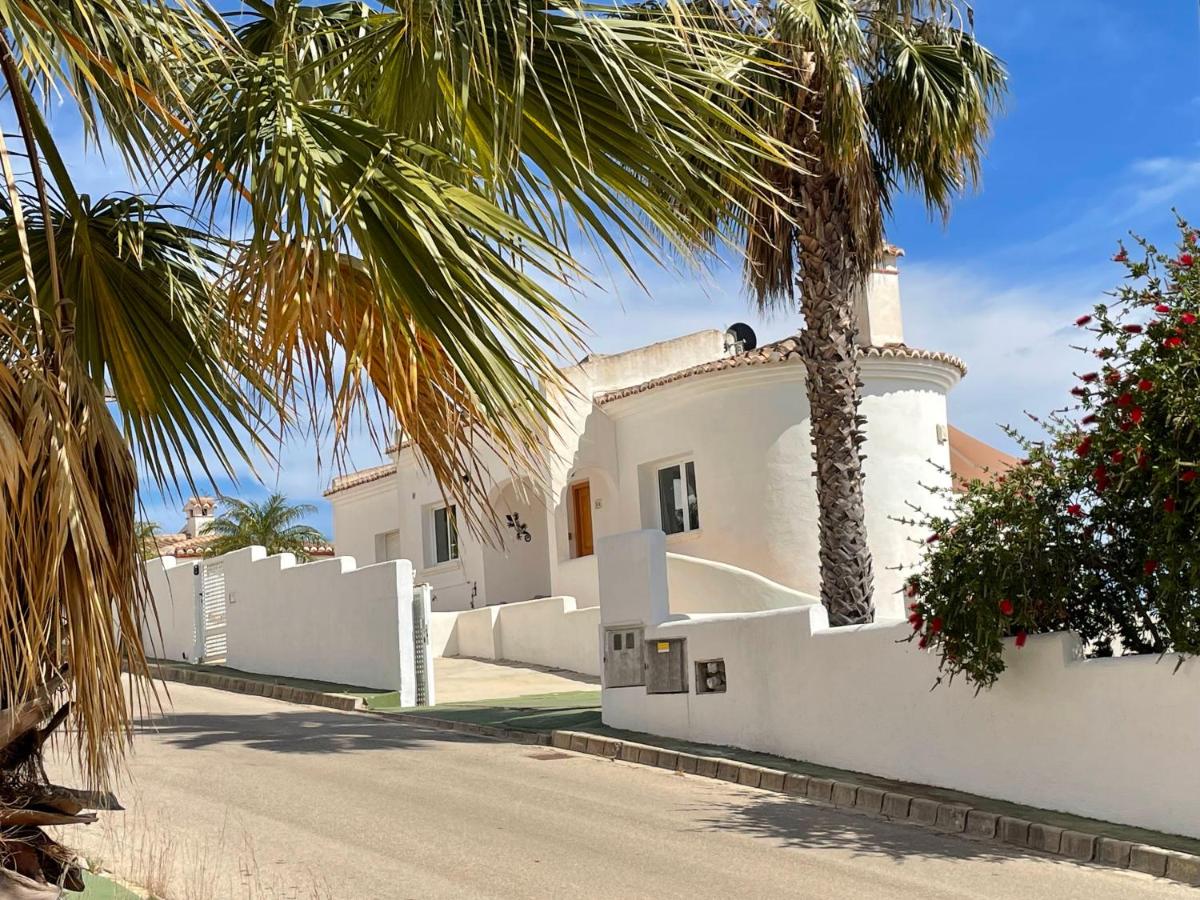 Vakantiewoning CasaLucka4enjoy private pool and mountain view regio Calpe-Jalon - B&B