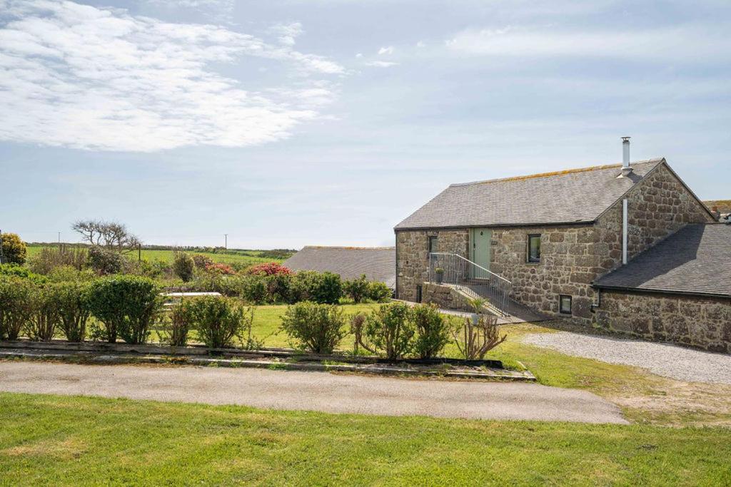 Naut Retreat, The Cart Lodge - Cosy cottage, walk to Porthcurno beach, Pedn Vouder & Minack Theatre - Chambres d'hôtes Penzance