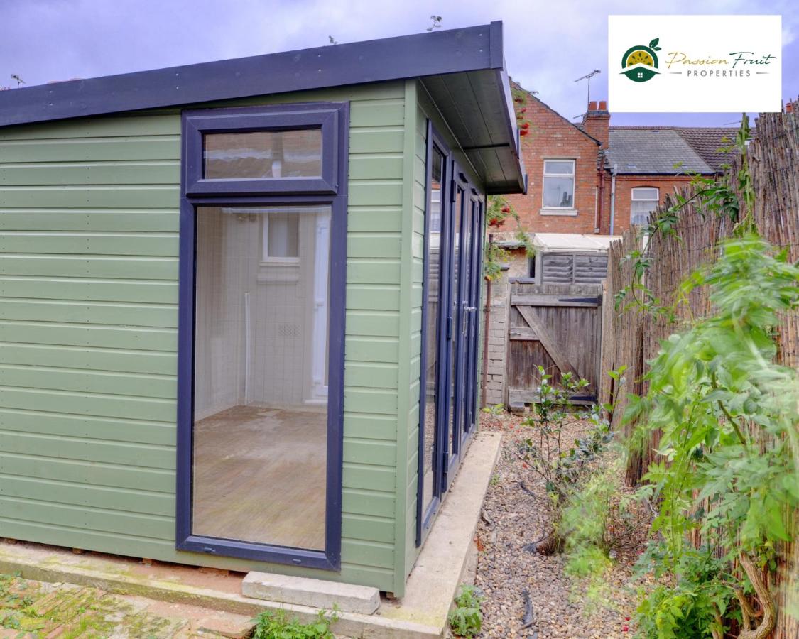 5 Bedroom - 5 Bathroom house close to Coventry City Centre with spacious kitchen Free Wi-fi and garden - 56HRC - Ferienwohnung Coventry