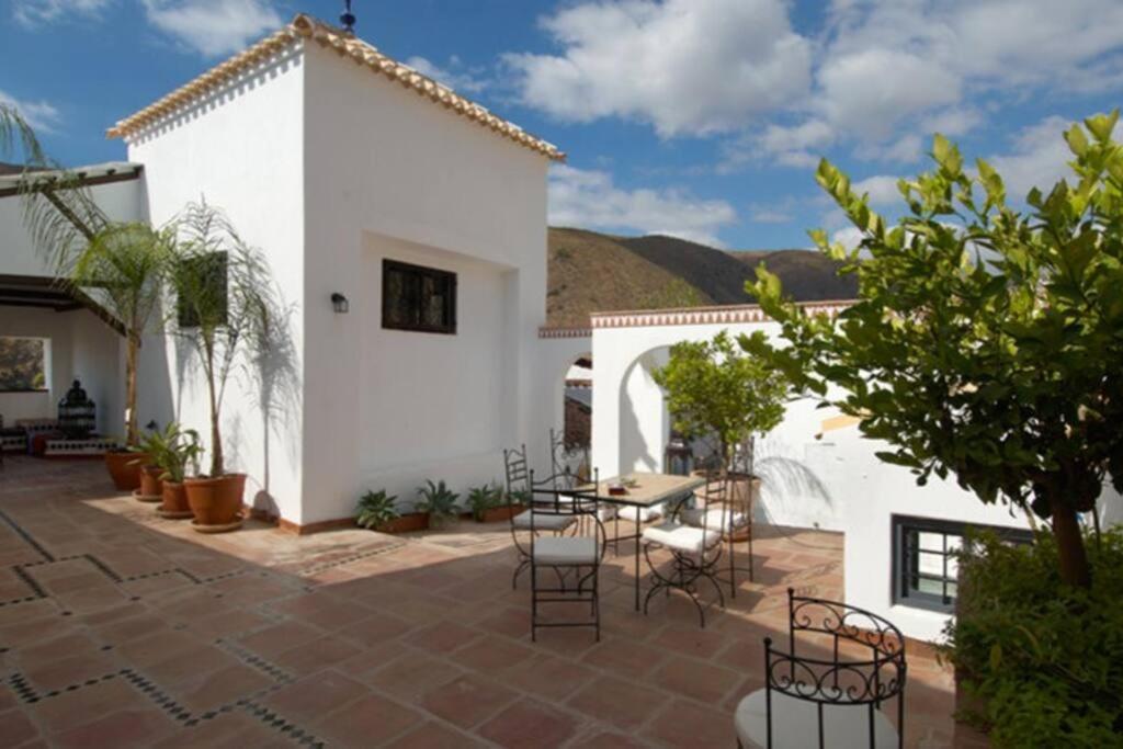 The Moorish Palace, 400 m2 at the Costa Tropical, Granada Spain - B&B Albuñol