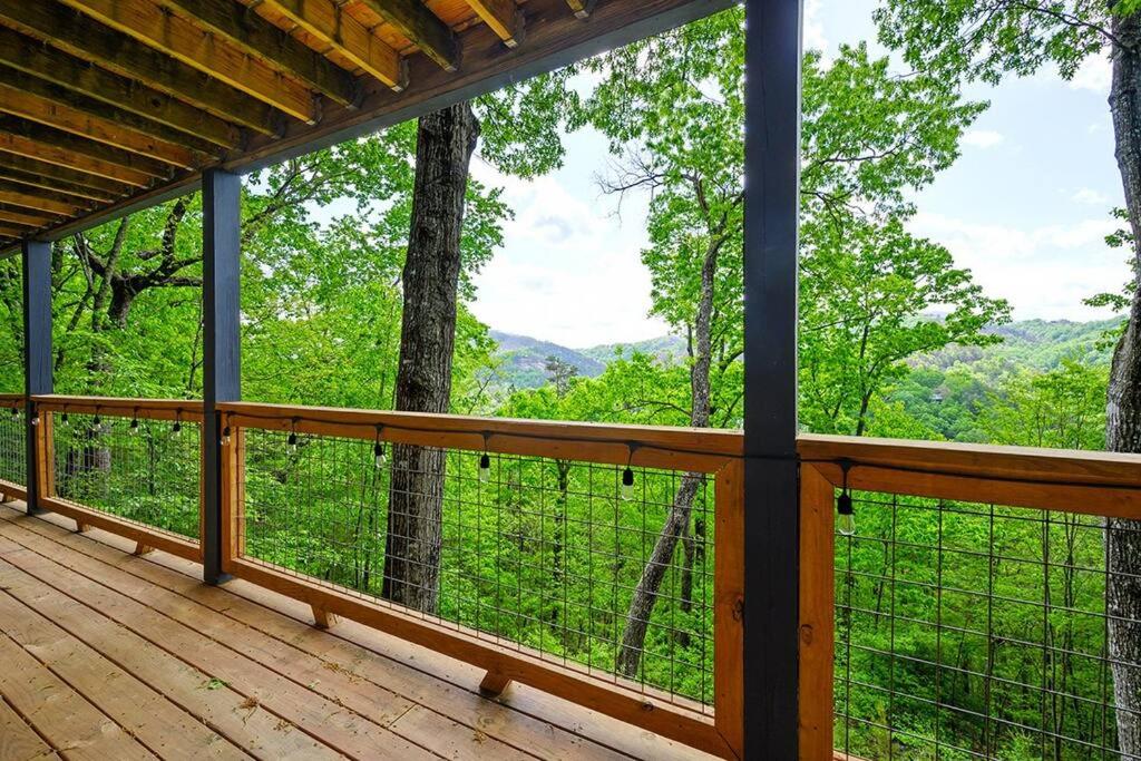 Chic private cabin w/ epic views & amenities! - B&B Cove Creek Cascades