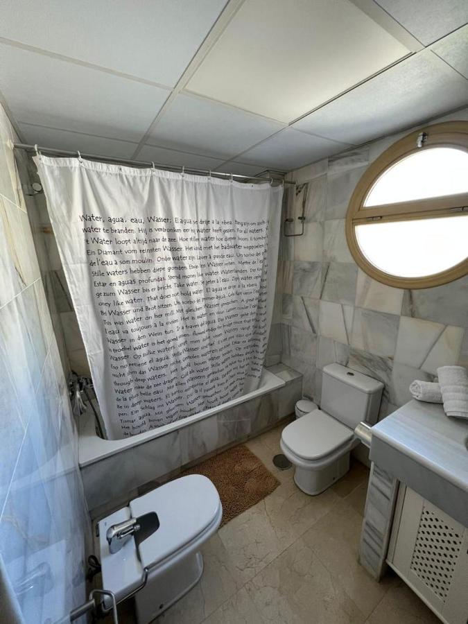 Camera Matrimoniale con Bagno in Comune 