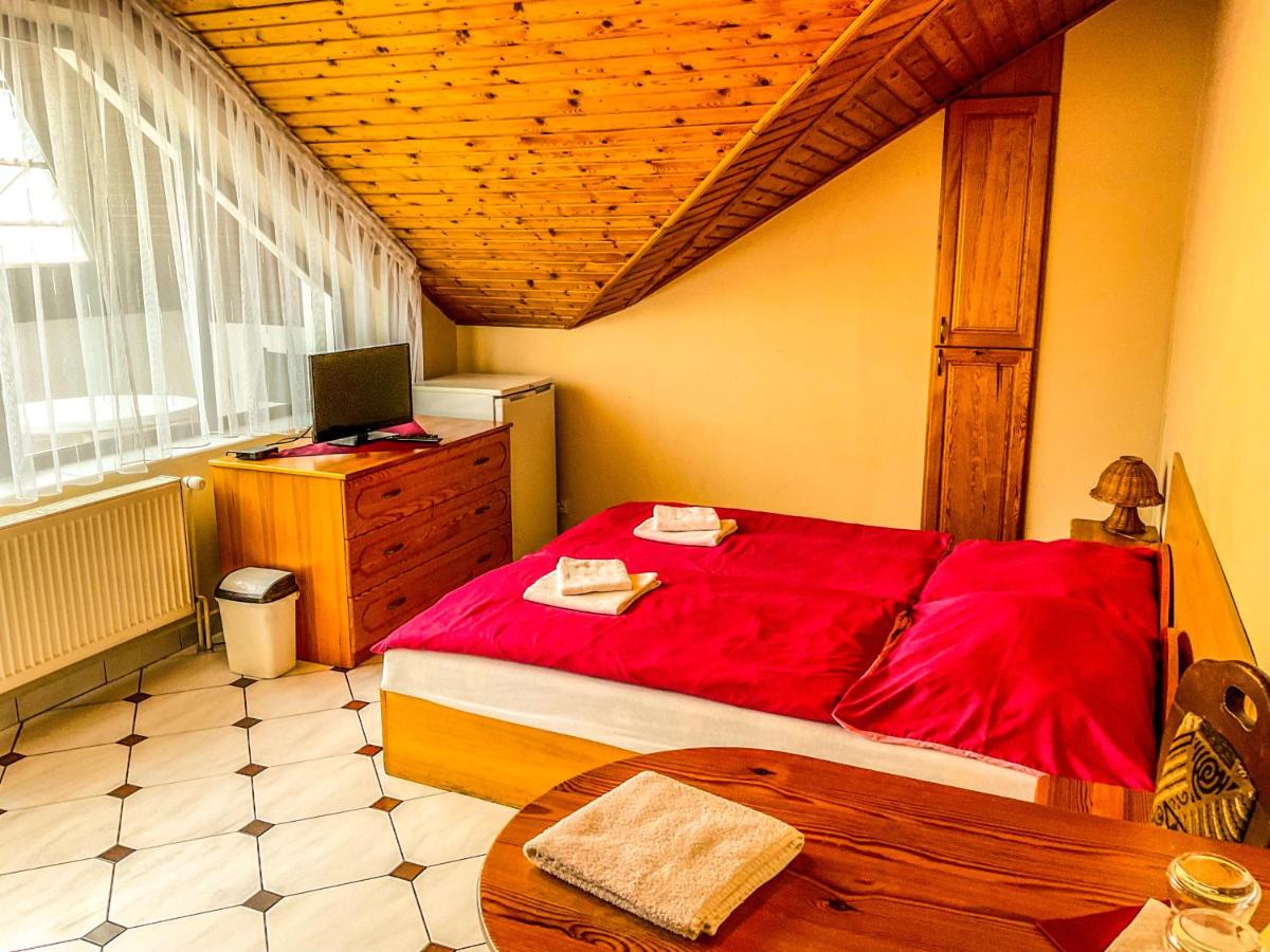 Zweibettzimmer mit Bad