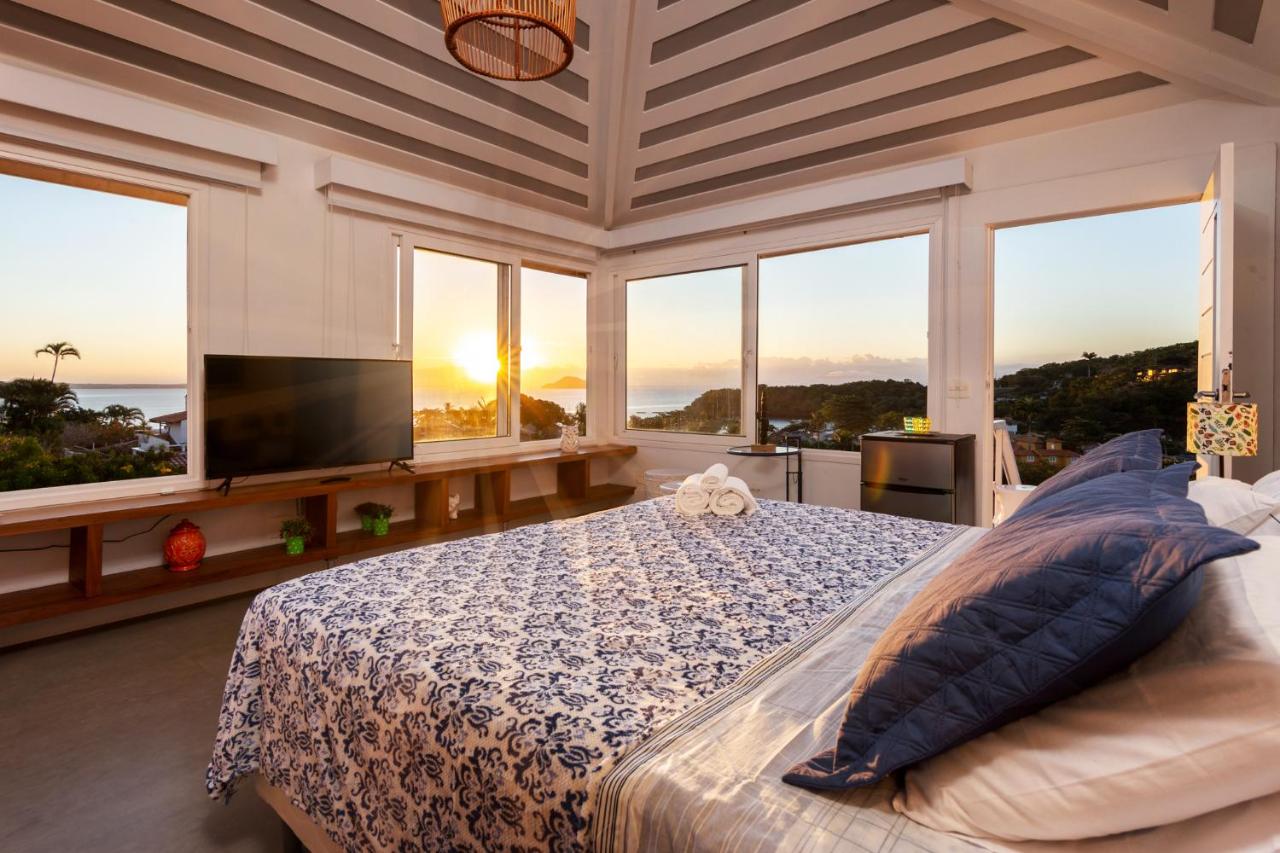 Belíssima casa! Quatro suítes na Praia dos Ossos. - B&B