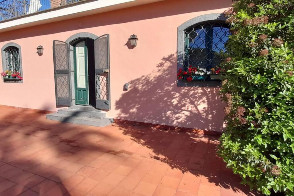 B&B Mascalucia - La Casetta Rosa alloggio indipendente, four beds - Bed and Breakfast Mascalucia