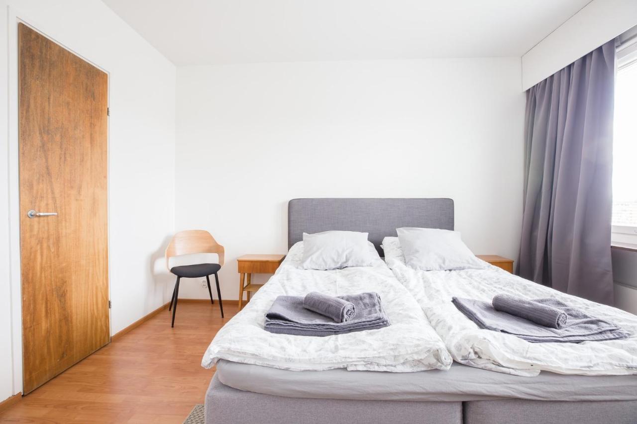 Valoisa huone keittiöllä, elokuusta 2025 lähtien - B&B