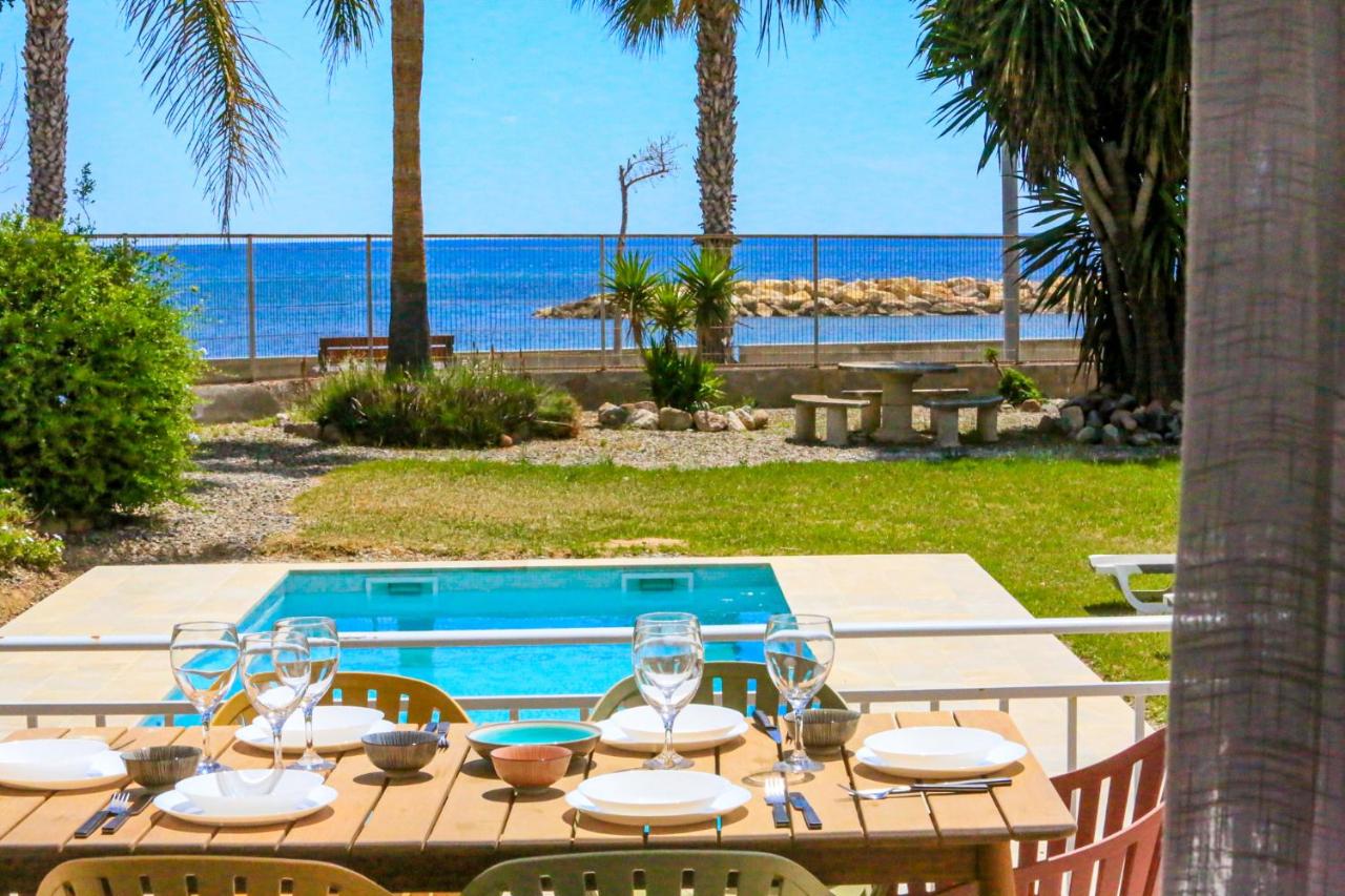 LITORAL COSTA DORADA - VILLA ACACIAS Only families - Bed and Breakfast