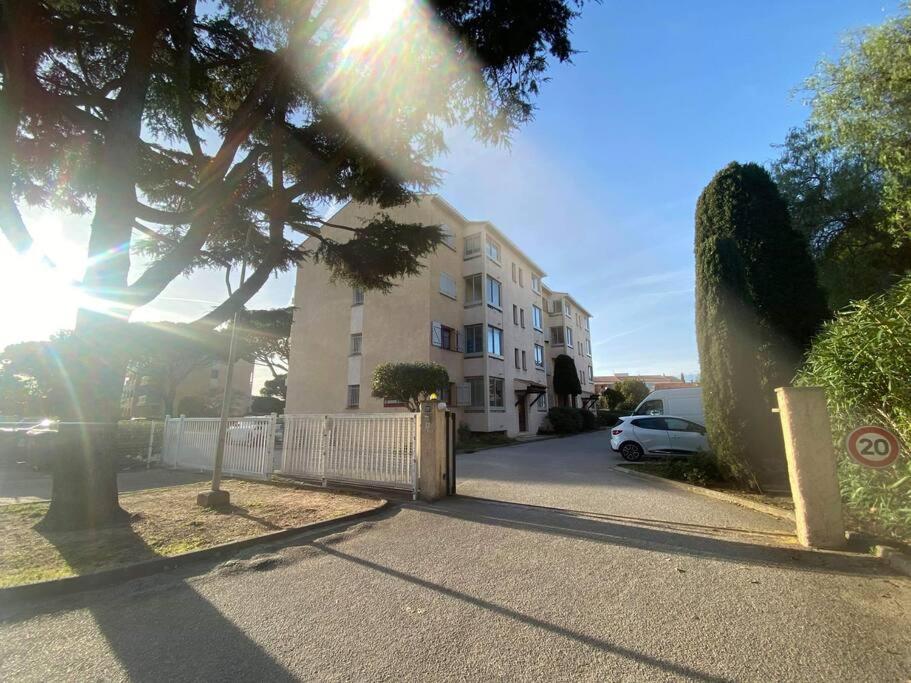 Charmant studio climatisé proche de la mer - B&B