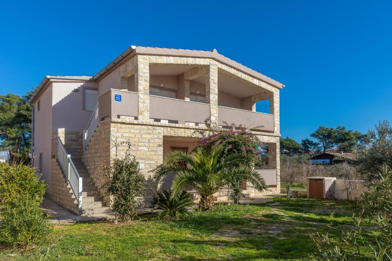 Bojo, No 2 - Ferienwohnung Vir