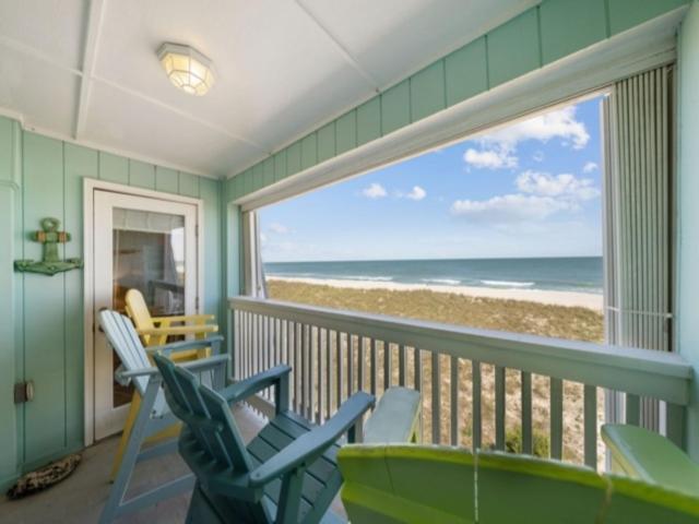 B&B Carolina Beach - Vitamin Sea - Third floor OCEANFRONT! Take a break and soak up some Vitamin Sea! condo - Bed and Breakfast Carolina Beach