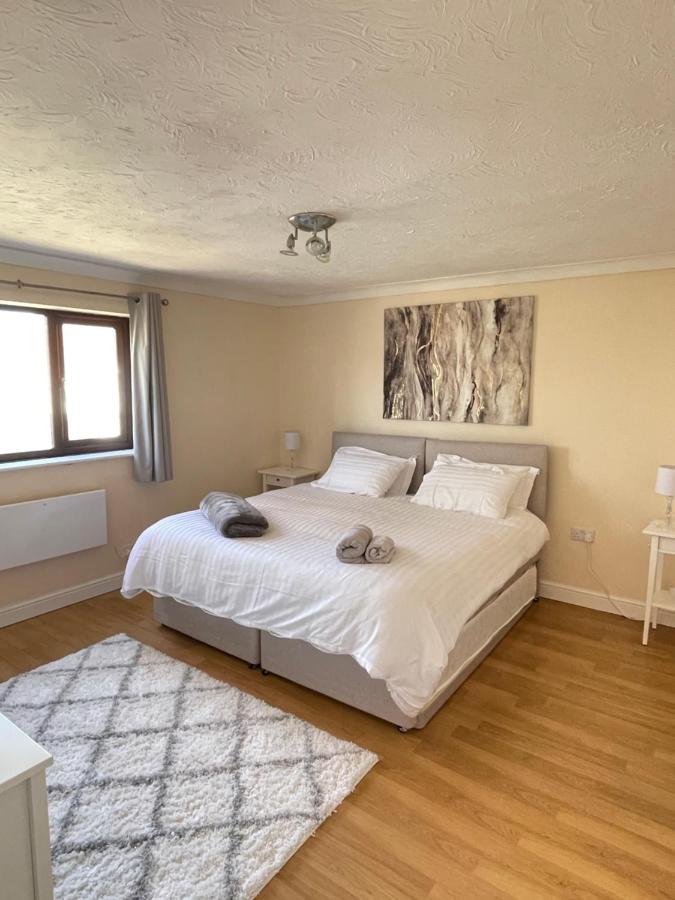 B&B Colchester - On Site Stays - Cosy ground floor 2 bed with Wifi and lots of Parking - Bed and Breakfast Colchester