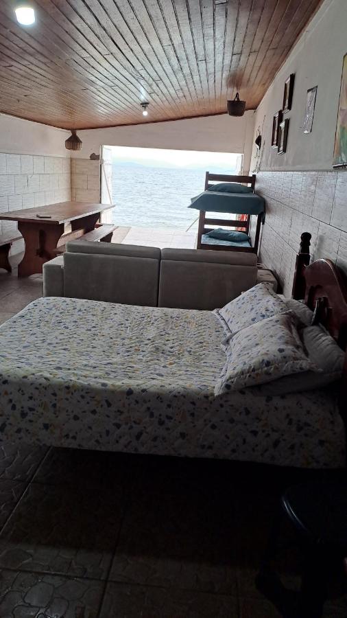 Casa na frente do mar, pé na areia - B&B Florianópolis