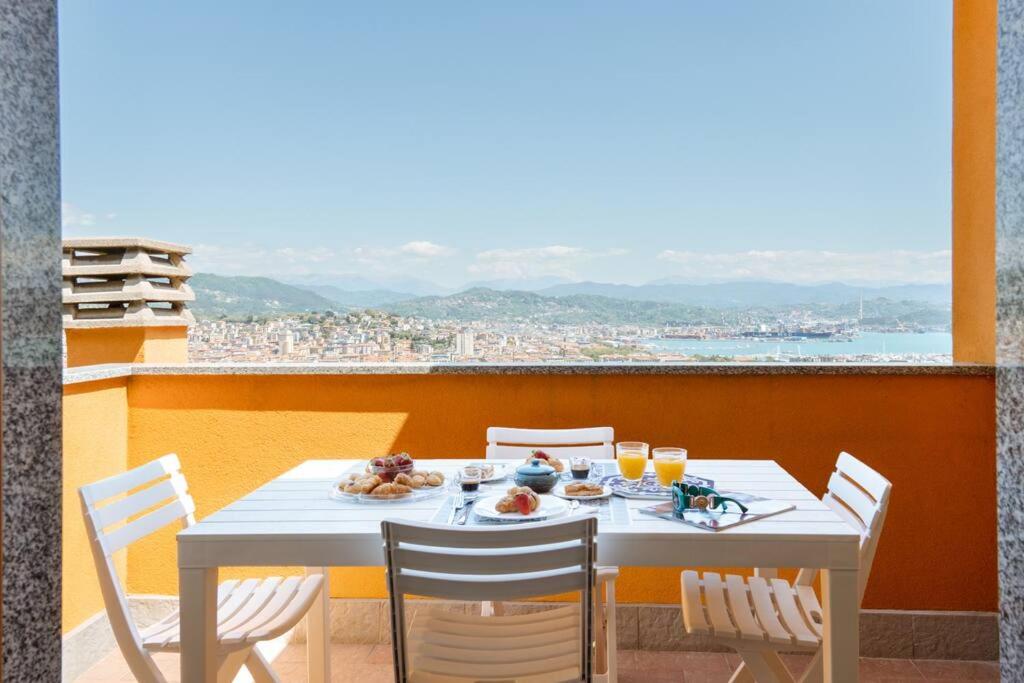 Piccapiana Sea View Attic Flat - Ferienwohnung