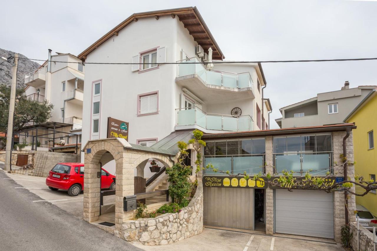 B&B Omiš - Apartments and rooms by the sea Nemira, Omis - 2781 - Bed and Breakfast Omiš