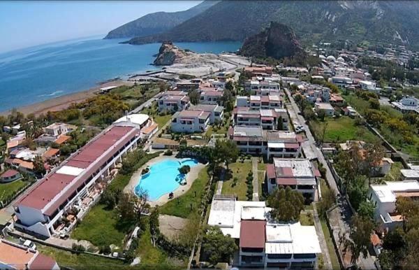 Menichetta 4 posti Bilo con piscina gratuita dall' 11 Luglio al 31 Agosto - B&B Vulcano