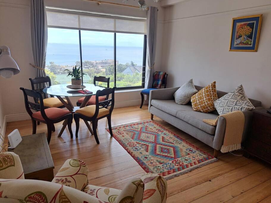 B&B Cape Town - Little Penguin - 2 Bed Apartment - Sea Views - Bed and Breakfast Cape Town
