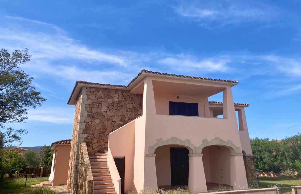 ISS Travel, Le Carrube two bedrooms apartments with air conditioning - Chambres d’hôtes San Teodoro