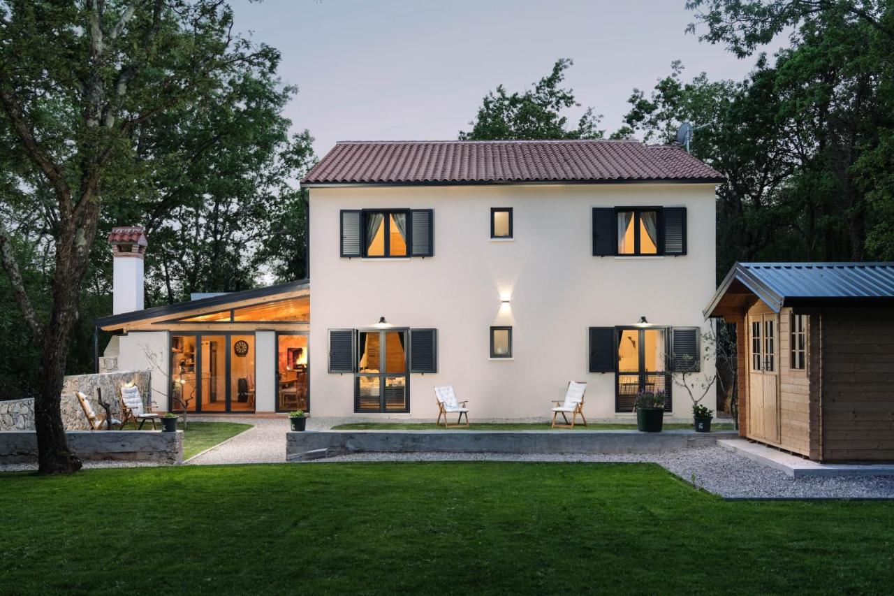 VILLA PORTUM - Serenity, Nature, Heated Pool, FAMILY ONLY - B&B
