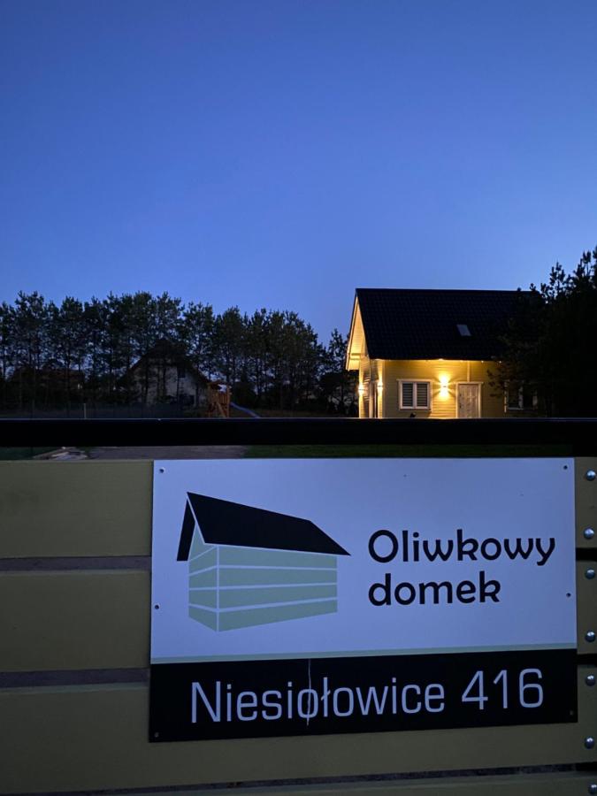 KASZUBY Oliwkowy domek Niesiołowice na Kaszubach Balia z Jacuzzi Jeziora lasy - Chambres d'hôtes Niesiołowice