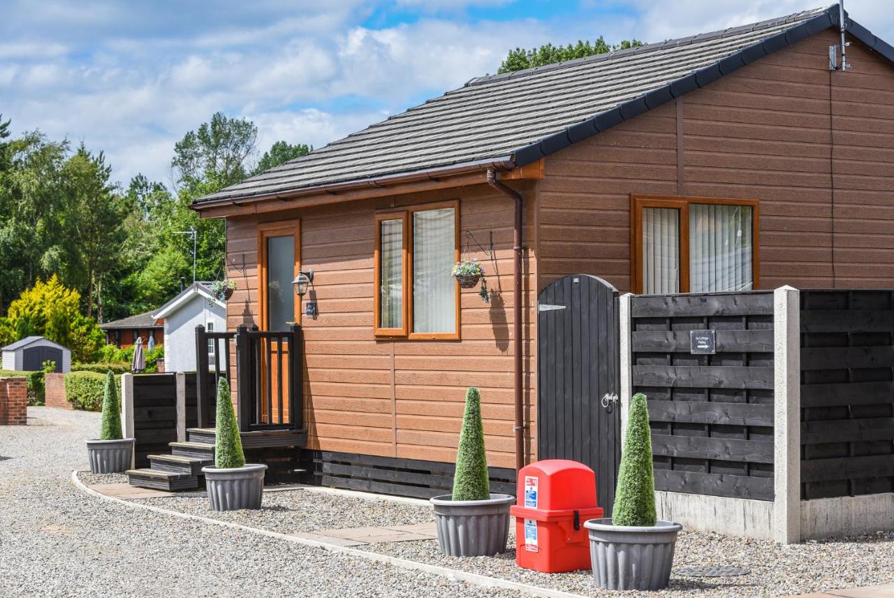 Ivy Cabin with Hot Tub - Chambres d’hôtes