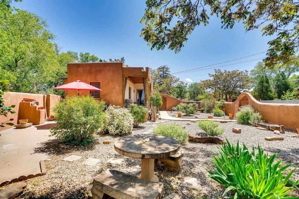 B&B Santa Fe - Gomez Gardens, 2 Bedrooms, Sleeps 4 - Bed and Breakfast Santa Fe