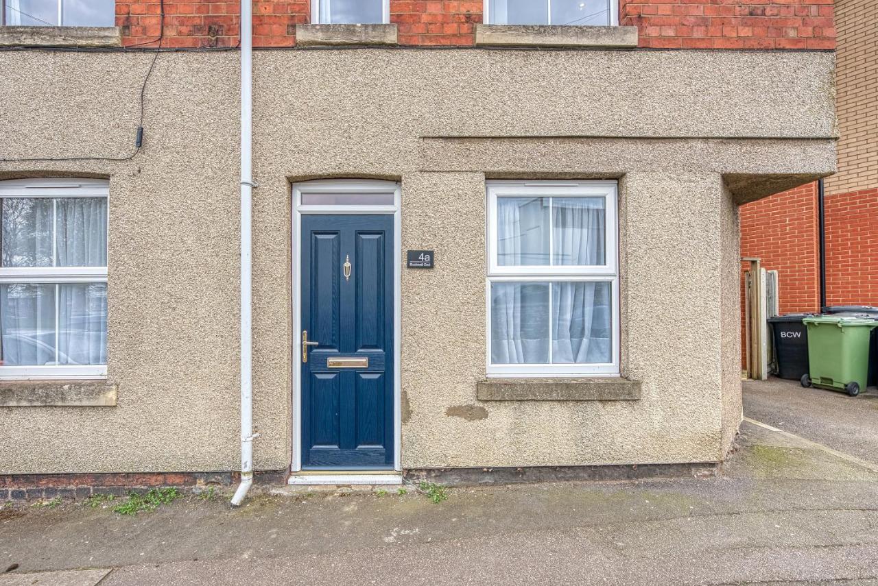 Buckwell Heights - 2 Bedroom Free Parking Wifi Sky TV - B&B Wellingborough