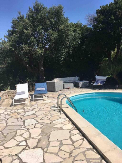 Villa climatisée, vue mer et colline avec piscine - B&B Les Issambres