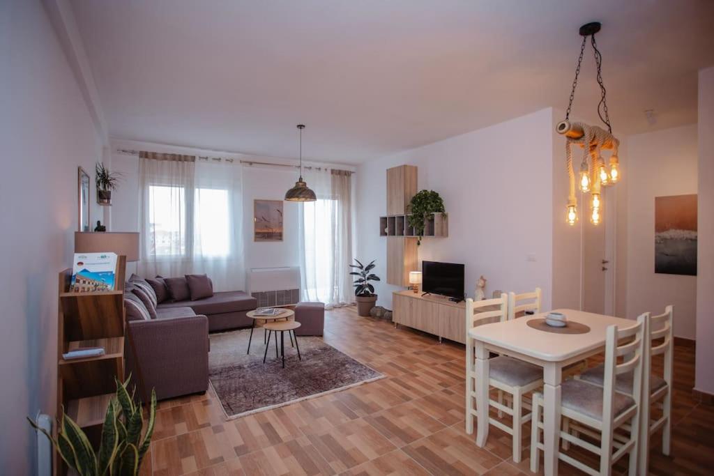 B&B Shkodër - The City-View Stylish Apartment - Bed and Breakfast Shkodër