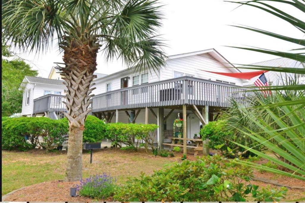 Latitude adjustment, walk to beach - B&B