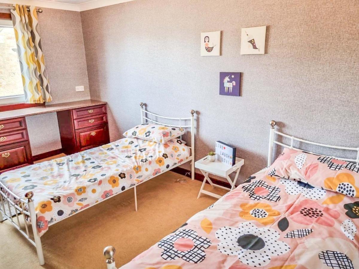 Twin Room with Private External Bathroom