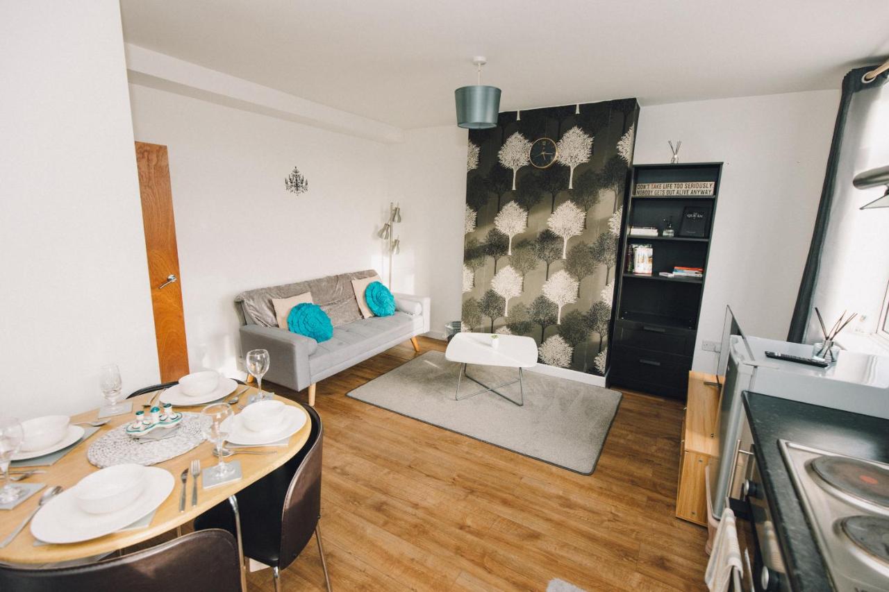 B&B Luton - Luxury Central Luton - King-size Apartment - Free Parking - Free Wi-Fi - Near Shops & LTN Airport - Bed and Breakfast Luton