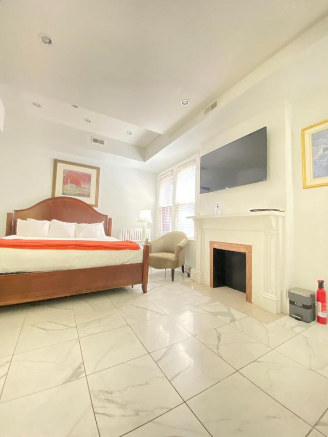 B&B Washington D.C. - Large DUPLEX Apt 2Bdrm 1Den-Metro - Bed and Breakfast Washington D.C.