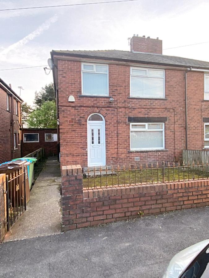 Entire 3-Bedroom Home in Oldham - Guest house - Bed and Breakfast Oldham