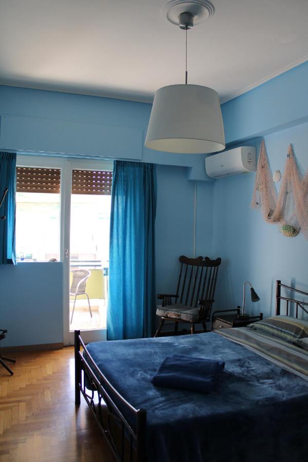 Zimmer mit Kingsize-Bett und Gemeinschaftsbad