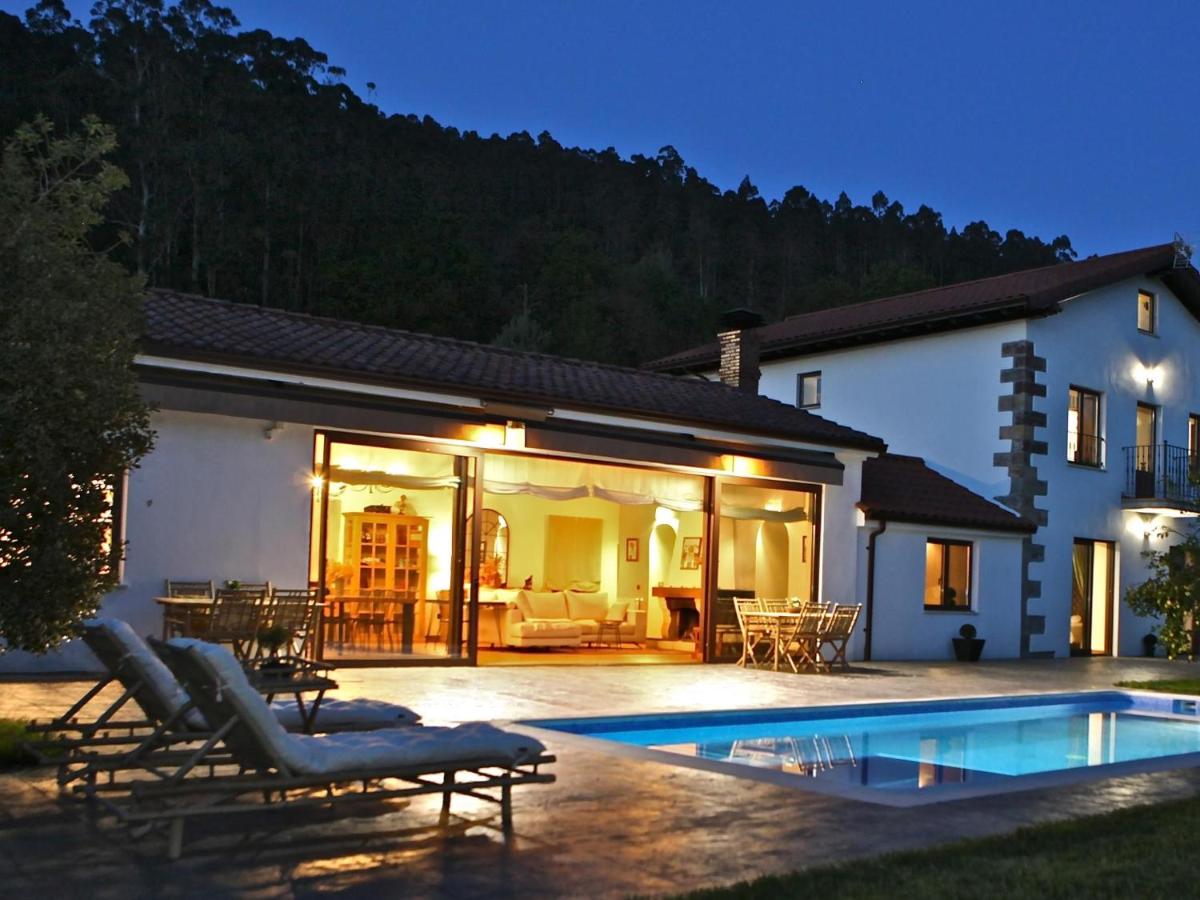 Impresionante villa entre mar y montaña - Ferienwohnung