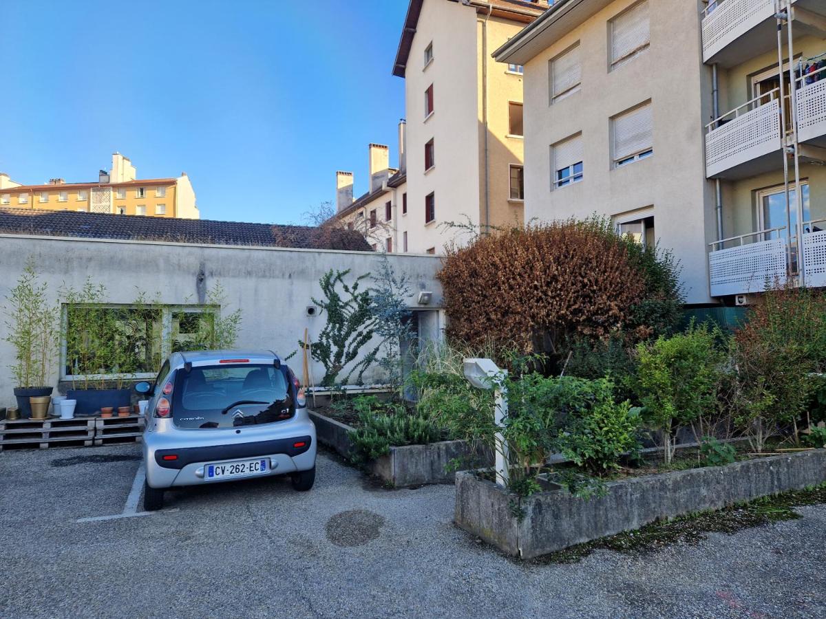 T2 refait à neuf avec parking à 1000m du lac - Ferienwohnung