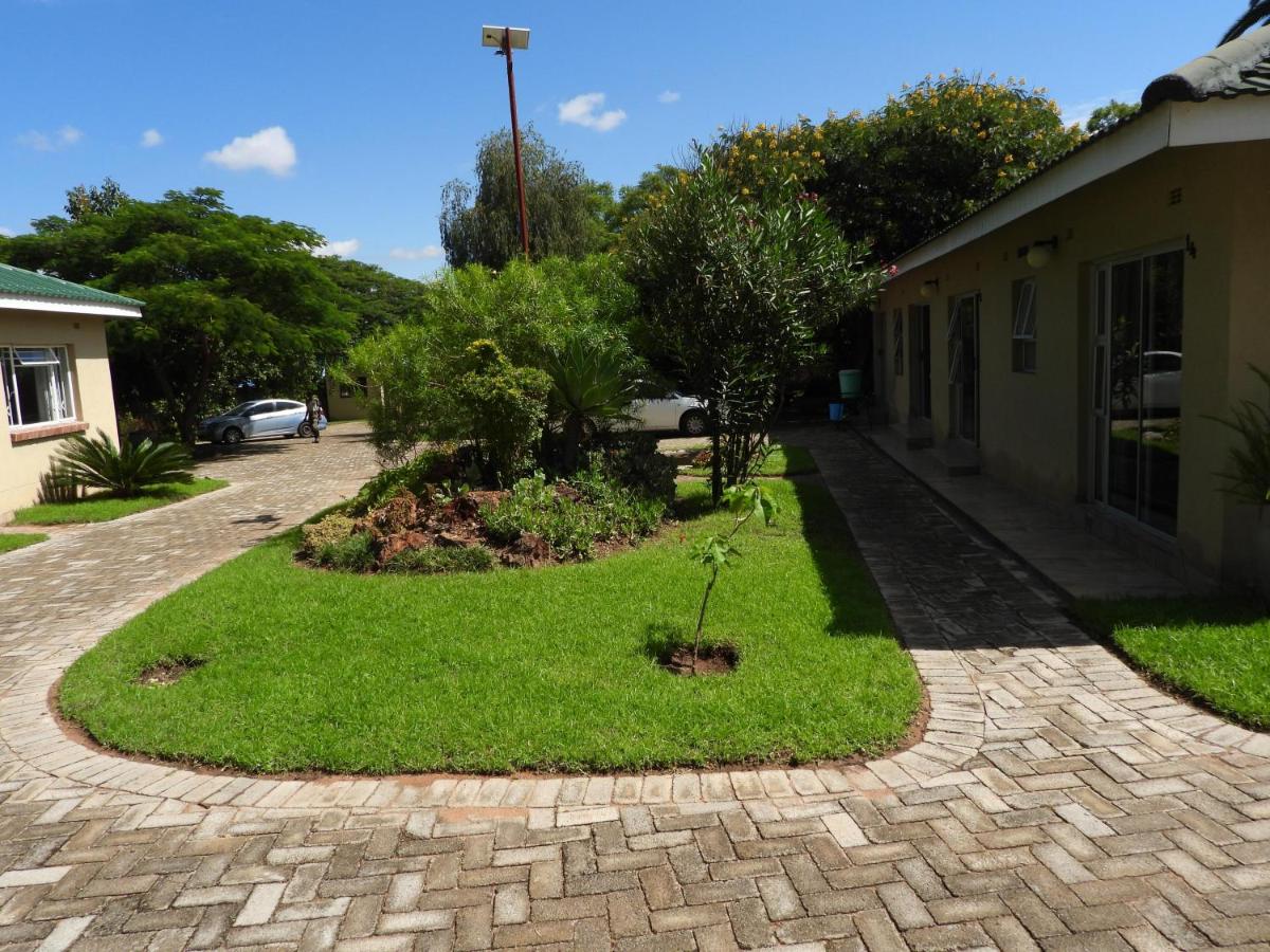 B&B Harare - 2 bedroomed apartment with en-suite and kitchenette - 2071 - Bed and Breakfast Harare