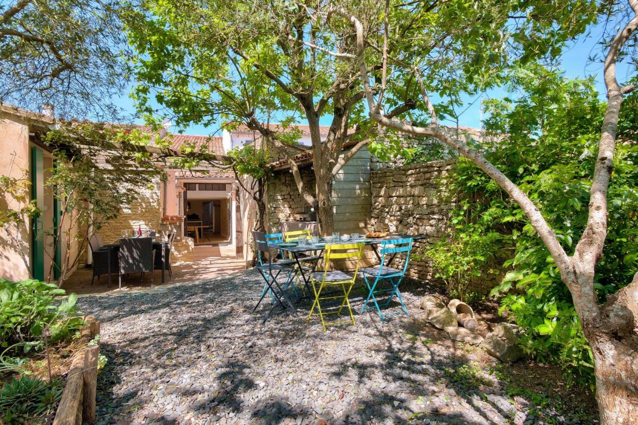 Belle maison avec jardin ombragé pour 11 - B&B