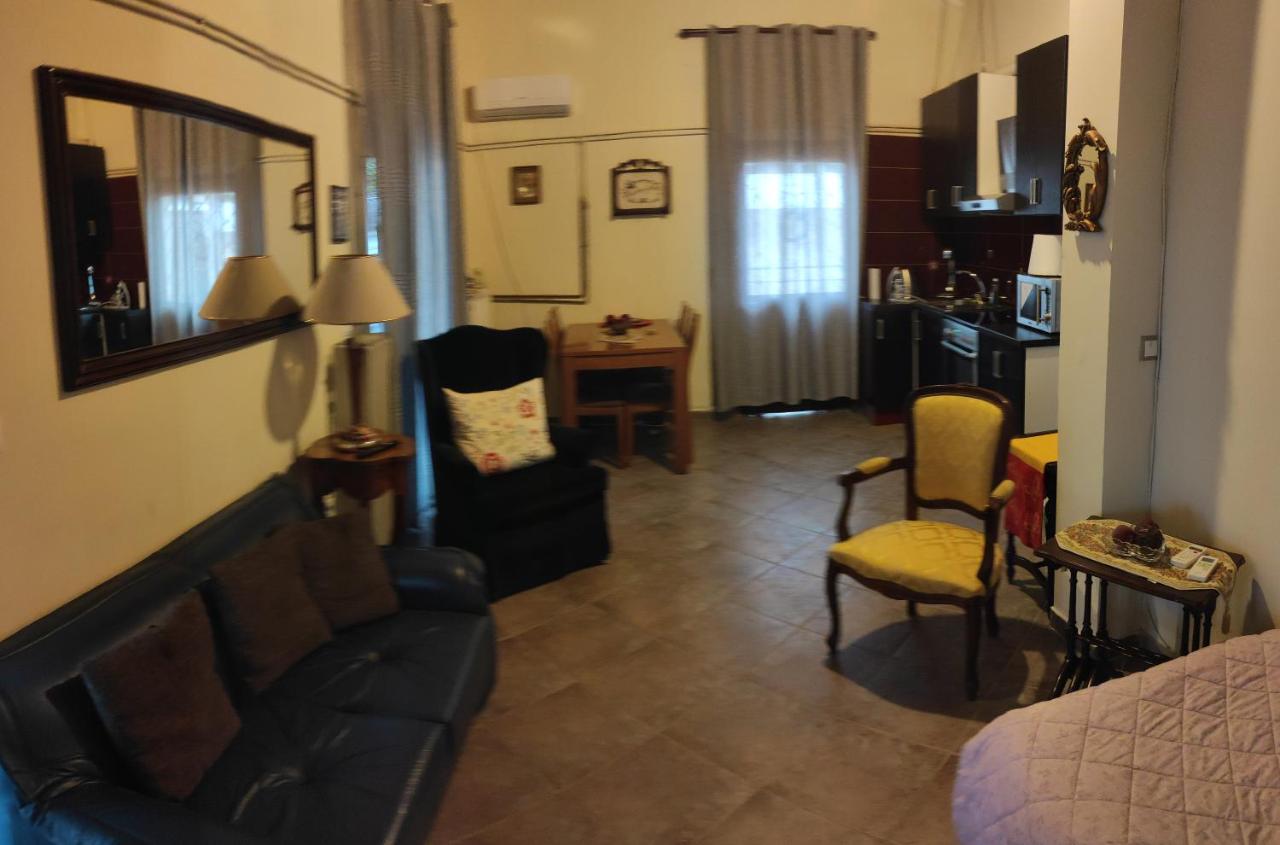 Near AirportAnd metropolitan Penelopi Cozy Home - B&B
