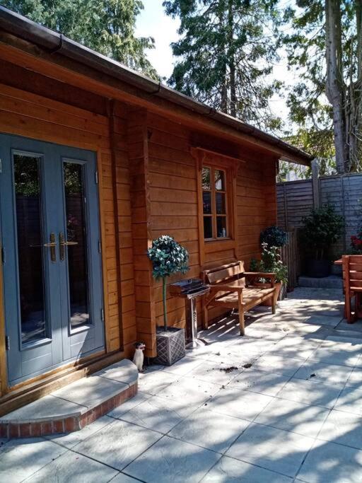 B&B Shepton Mallet - tranquil log cabin - Bed and Breakfast Shepton Mallet