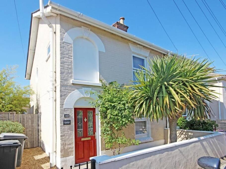 B&B Bournemouth - BOURNECOAST - Lovely Two Bedroom VICTORIAN HOLIDAY HOME - GARDEN - WIFI - HB8500 - Bed and Breakfast Bournemouth