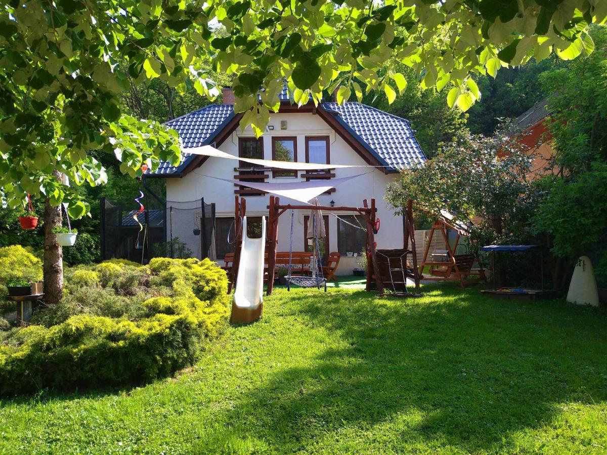 Liliána Vendégház - B&B Balatonfűzfő