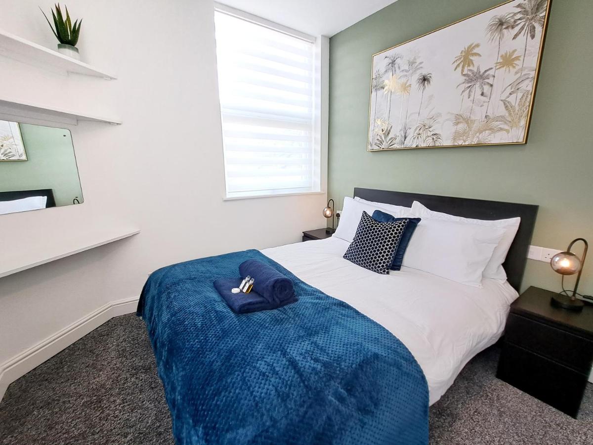 B&B Watford - Bright 3 Bed Apartment With Terrace, Free Parking! - Bed and Breakfast Watford