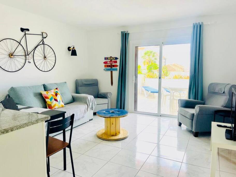 Comfy home with large terrace five minutes from ocean - B&B