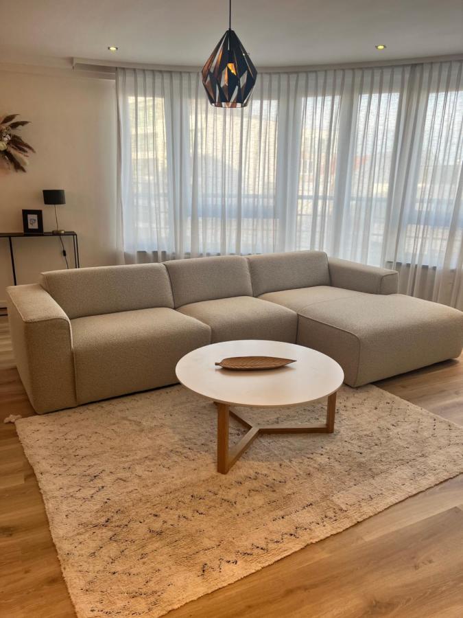 Portofino - luxe appartement met lateraal zeezicht - Bed and Breakfast Oostende