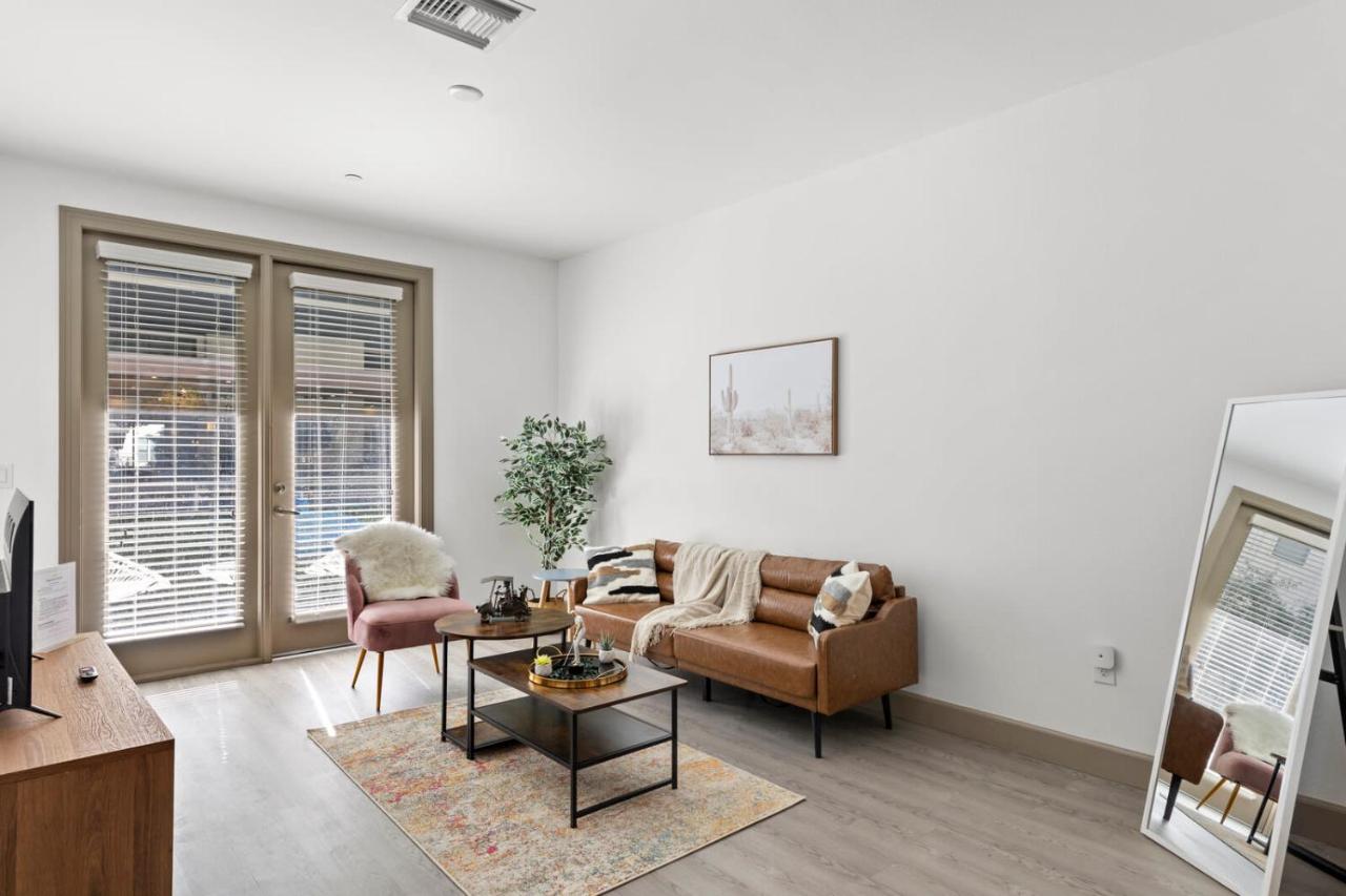Modern CozySuites on Town Lake waterfront 02 - Ferienwohnung