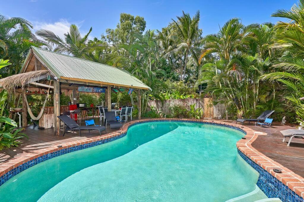 B&B Palm Cove - 4 Bedroom House with resort style Cabana & Bar - Bed and Breakfast Palm Cove