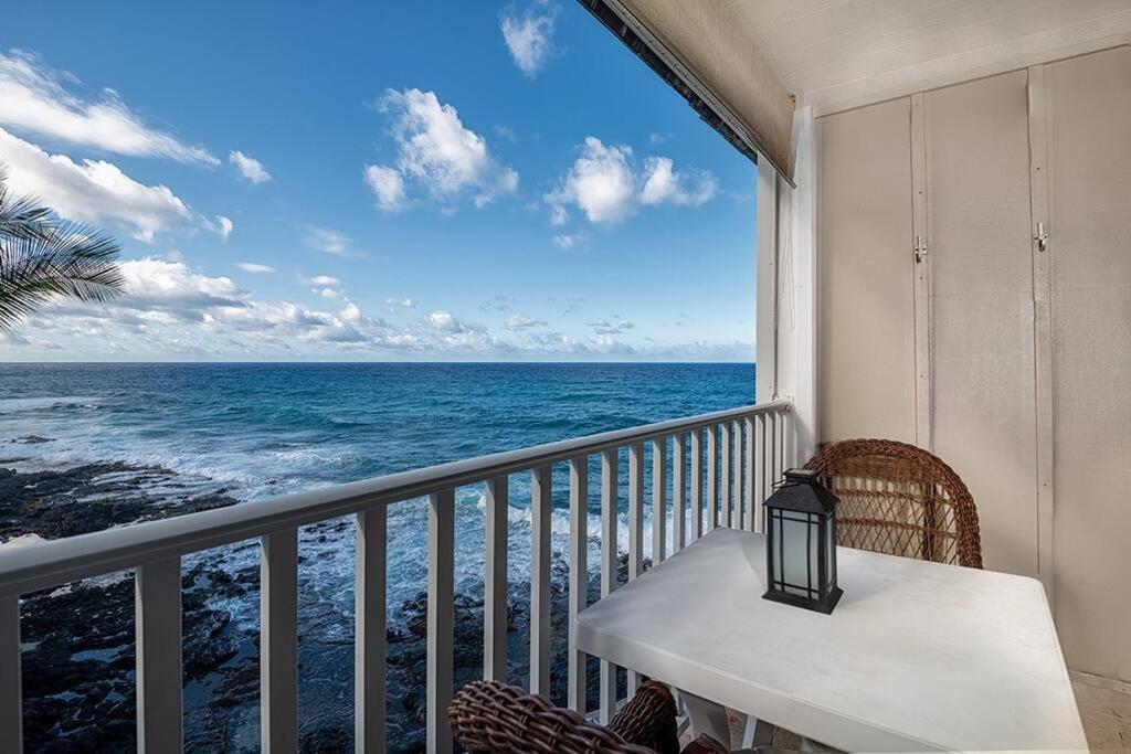Wonderful Modern Oceanfront Condo - Hale Kona Kai 408 by Casago Kona - B&B Kailua-Kona