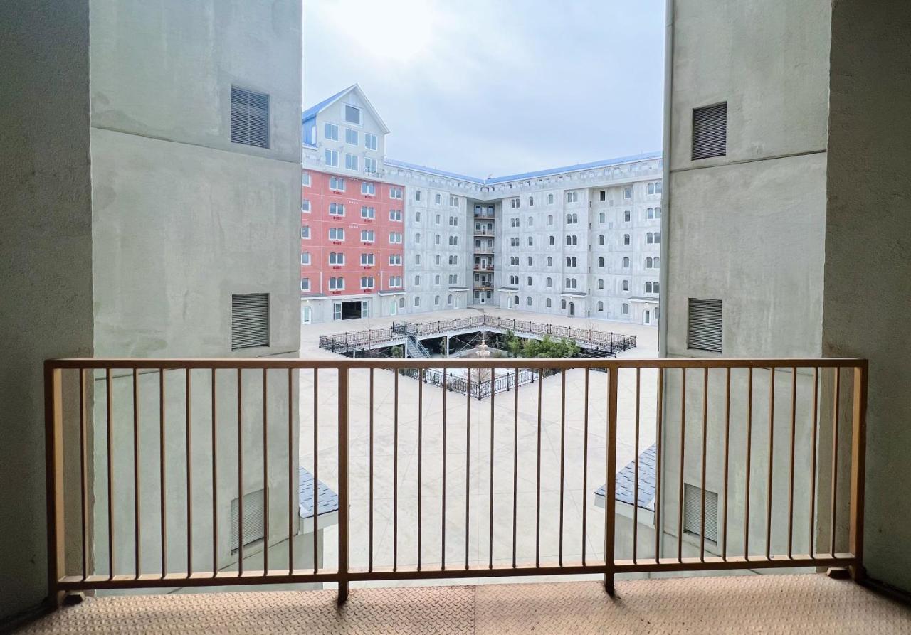 2BR Balcony Suite with Parking at The Grand Castle - Bed and Breakfast