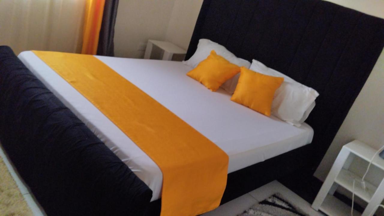 B&B Mombasa - white house - Bed and Breakfast Mombasa